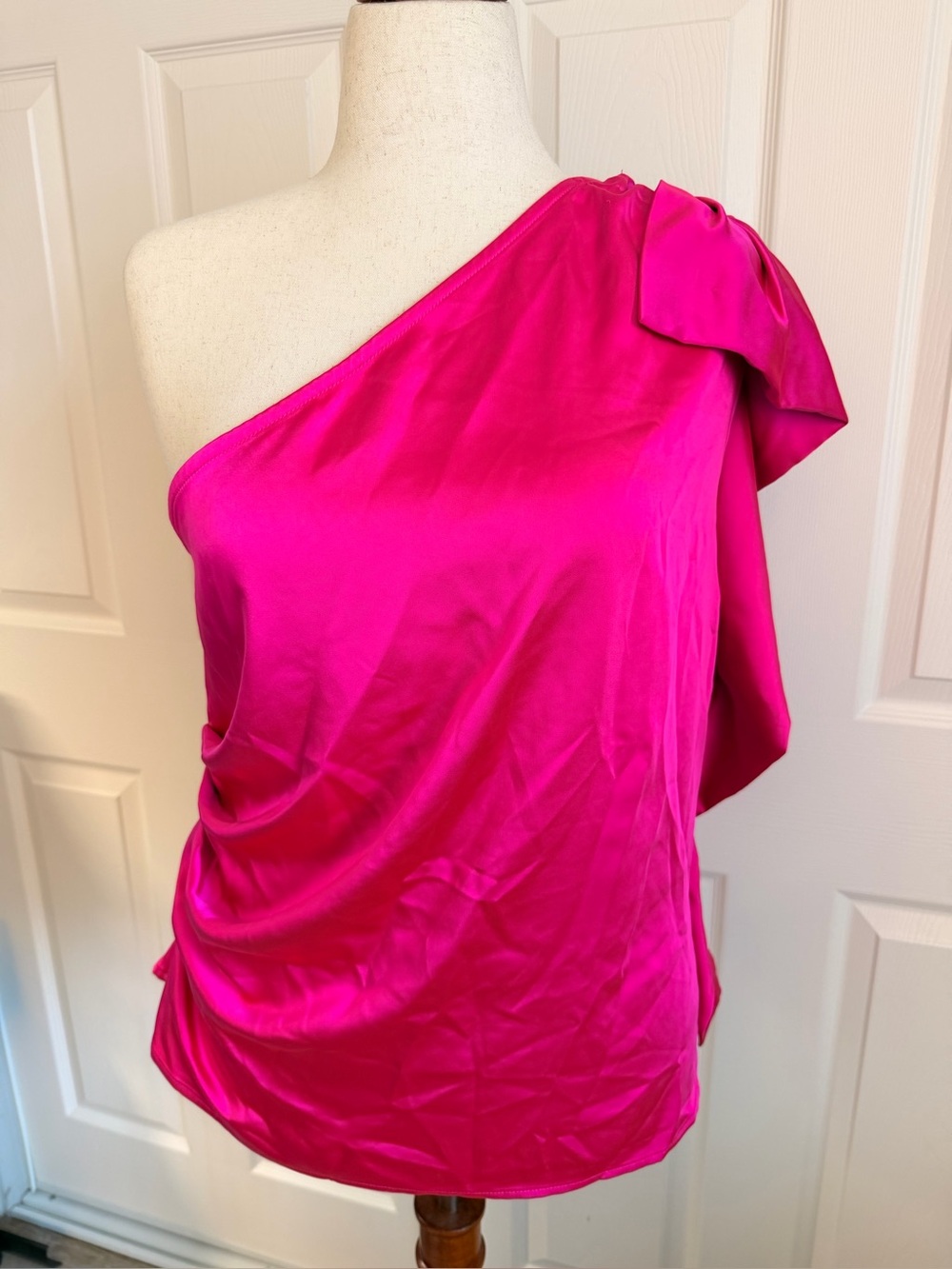 Express Satin One-Shoulder Top in Hot Pink
